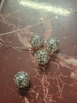 Entremeio bola dourado/prata com strass interno