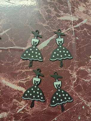 Pingente Pombagira vestido e chapéu 