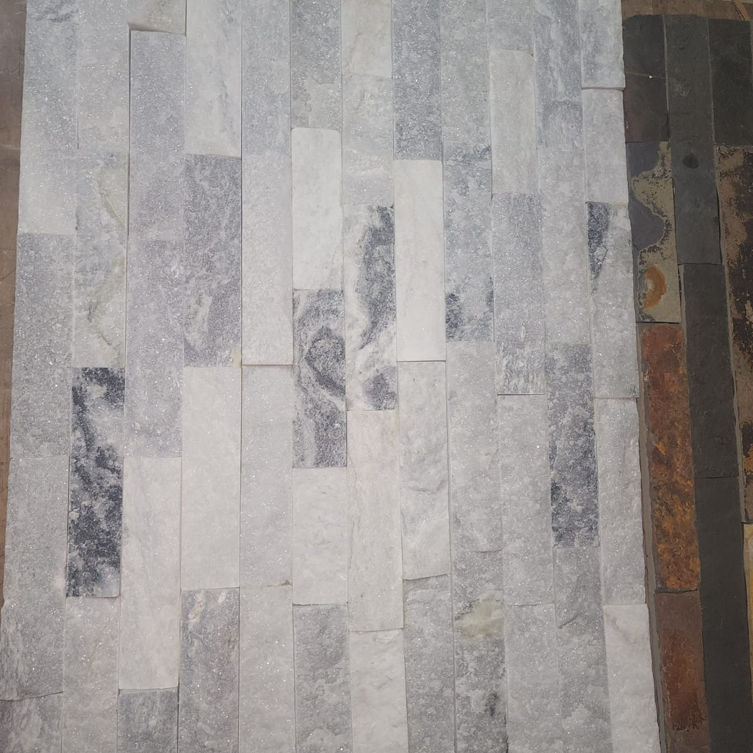 FACHALETA PIEDRA CLAUDY GREY / VALOR M2 $40.107 2