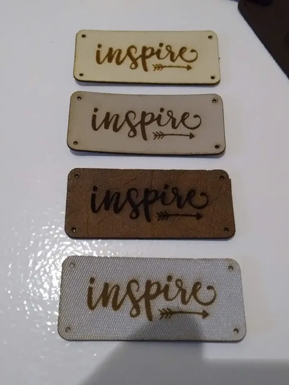 Etiquetas cuadradas de 3x3 cms para ropa personalizadas con logotipo o texto 3