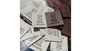 Etiquetas cuadradas de 3x3 cms para ropa personalizadas con logotipo o texto