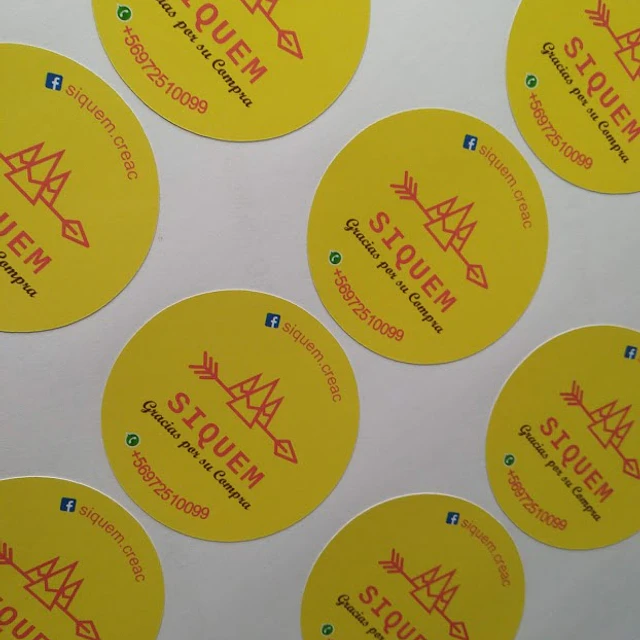 100 Stickers 3,5x3,5 cms personalizados  3