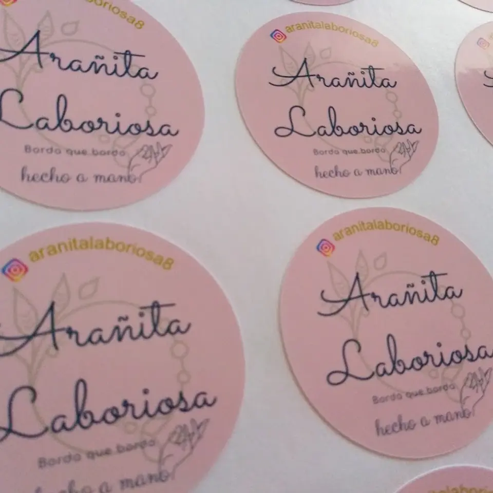 100 Stickers 3,5x3,5 cms personalizados  2