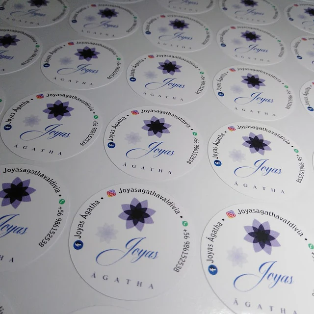 100 Stickers 3,5x3,5 cms personalizados  1