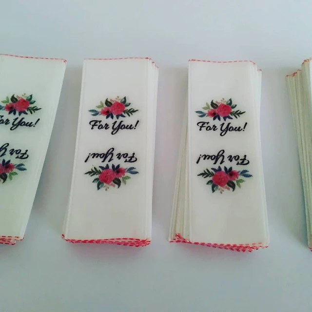 100 Etiquetas Satín 2,5x7 Cms fondo blanco, cortadas y selladas 3