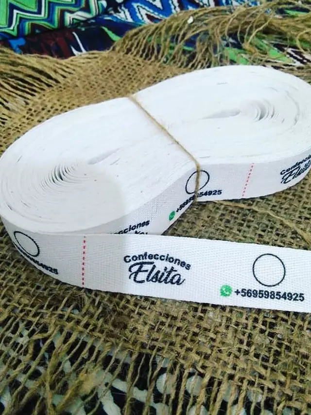 100 Etiquetas Espiga de 2 cms, personalizadas con tallas surtidas, fondo blanco 1
