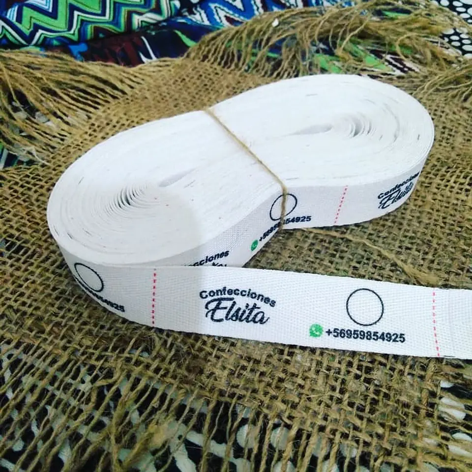 100 Etiquetas Espiga de 2 cms, personalizadas con tallas surtidas, fondo blanco 1