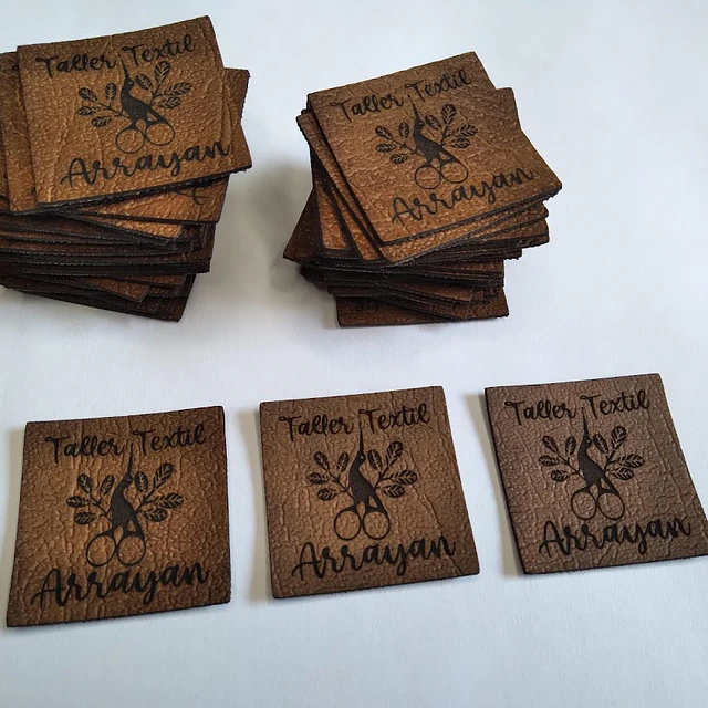 Etiquetas cuadradas de 3x3 cms para ropa personalizadas con logotipo o texto 4