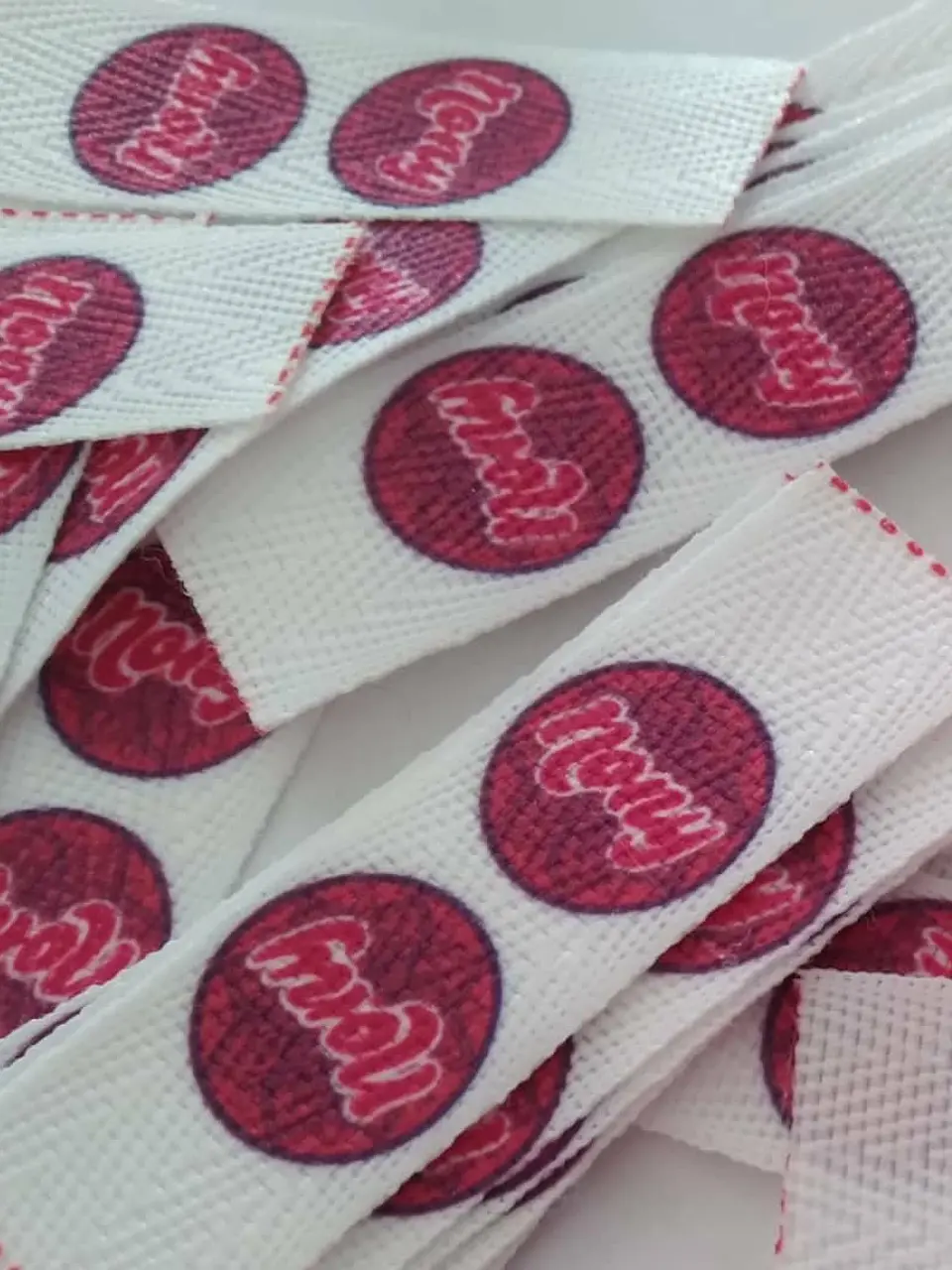 500 Etiquetas de 2x6 cms costura personalizadas, para ropa, nombres, logotipo o texto en cinta espiga 1