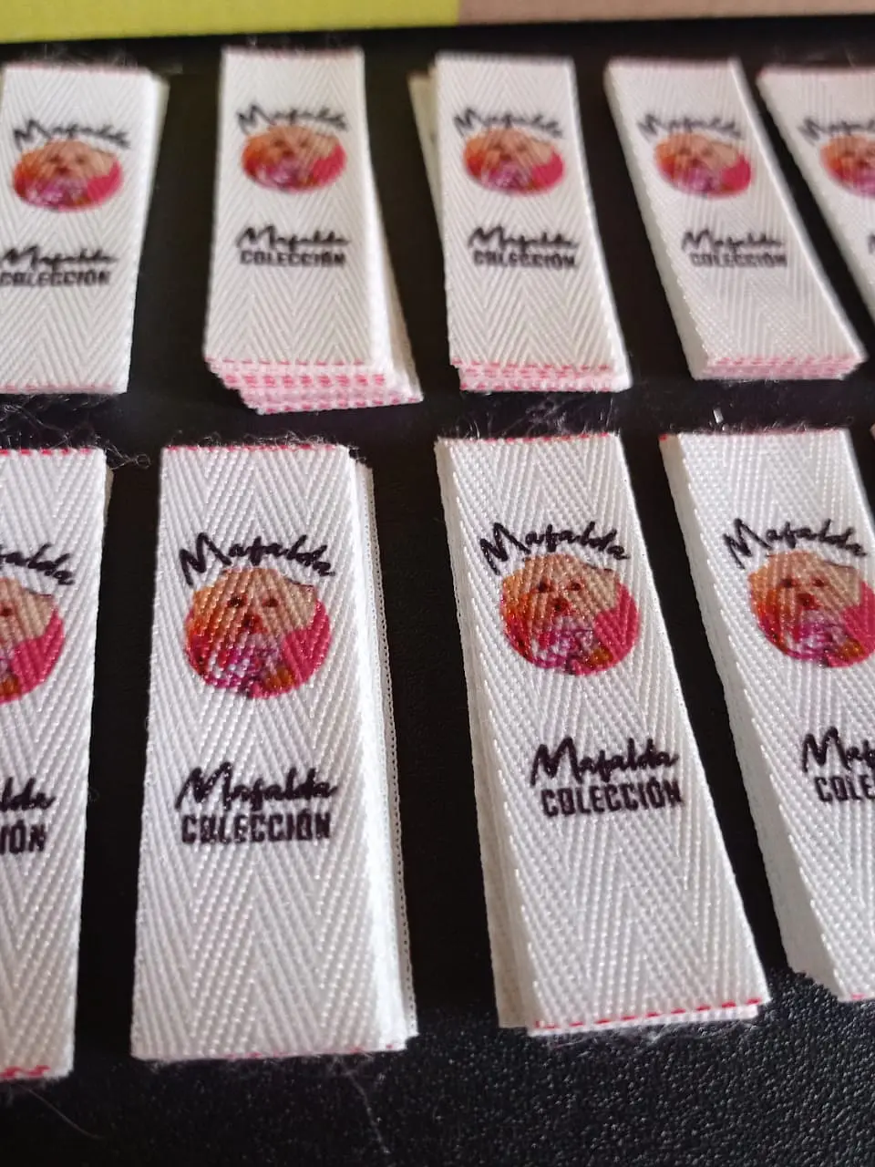 100 Etiquetas Espiga de 2 Cms Personalizadas fondo blanco, cortadas y selladas 2