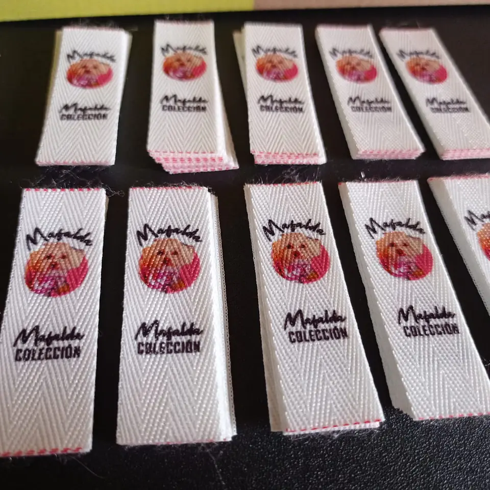 100 Etiquetas Espiga de 2 Cms Personalizadas fondo blanco, cortadas y selladas 1