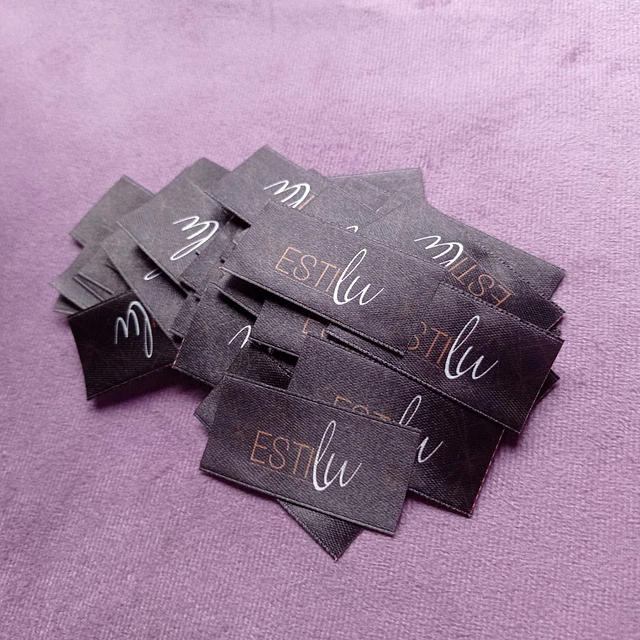 100 Etiquetas Satín 2,5x7 Cms full color cortadas y selladas. 3