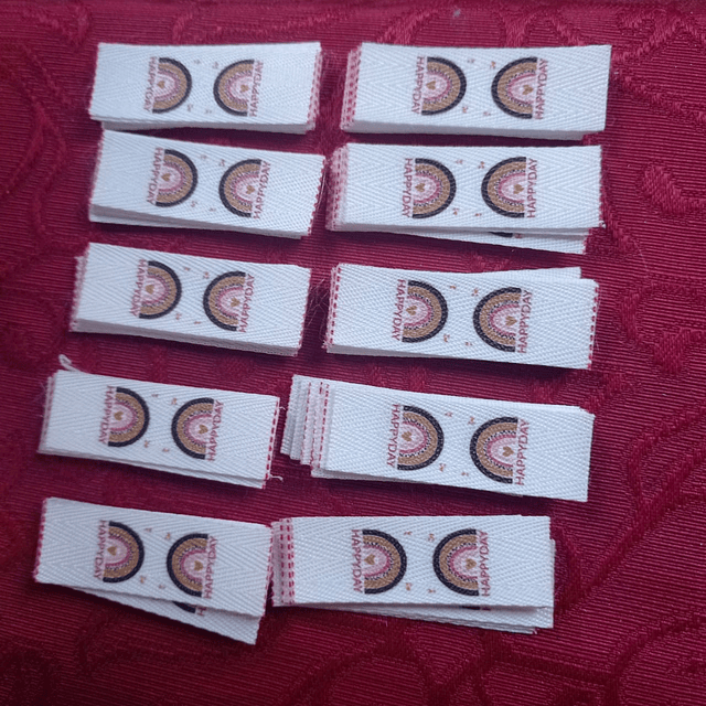 100 Etiquetas Espiga de 2 Cms Personalizadas fondo blanco, cortadas y selladas