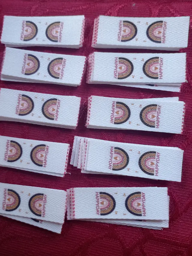 100 Etiquetas Espiga de 2 Cms Personalizadas fondo blanco, cortadas y selladas 3