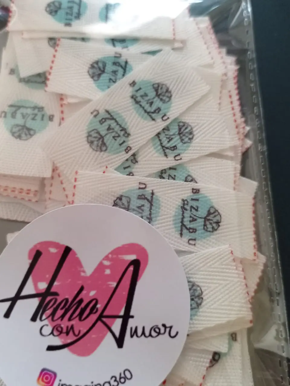 100 Etiquetas Espiga de 2 Cms Personalizadas fondo blanco, cortadas y selladas 1
