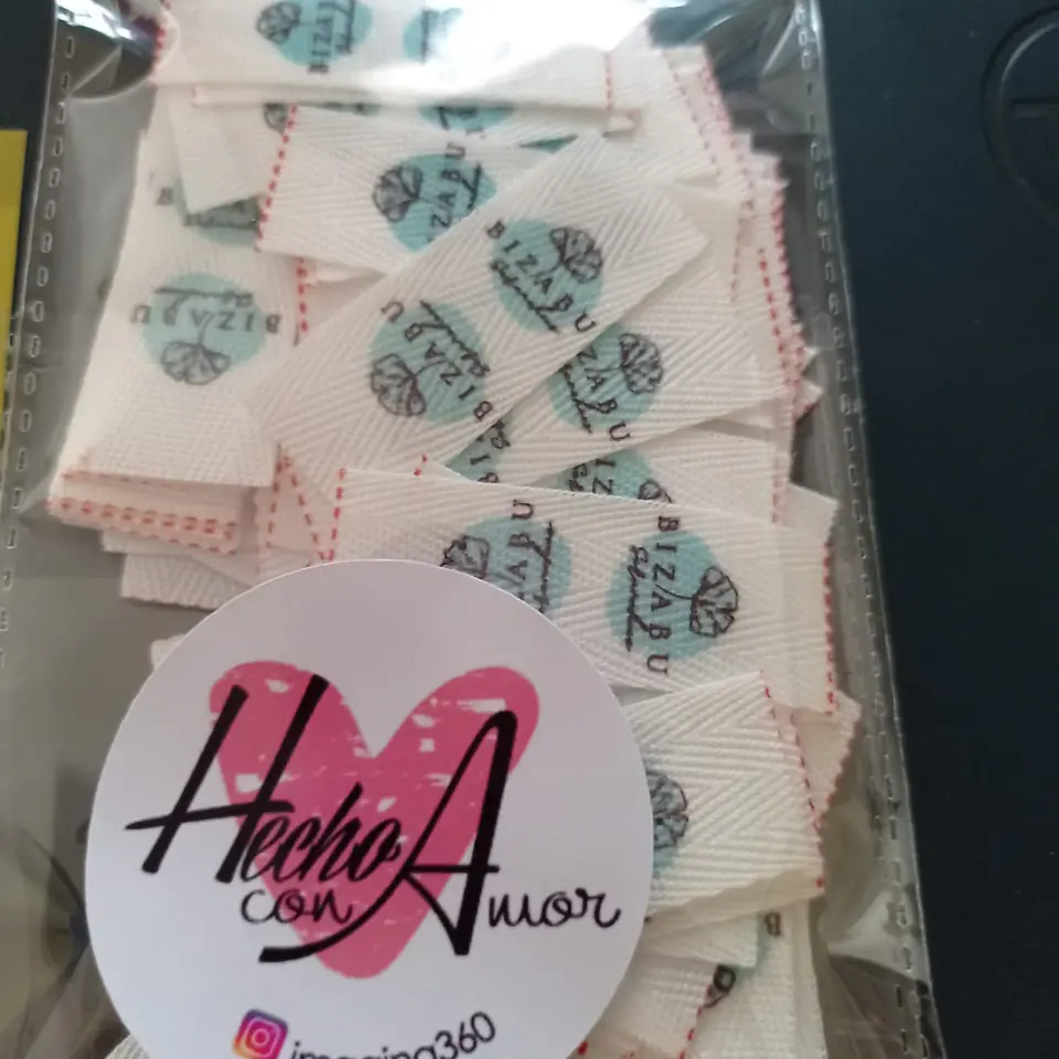 100 Etiquetas Espiga de 2 Cms Personalizadas fondo blanco, cortadas y selladas 3