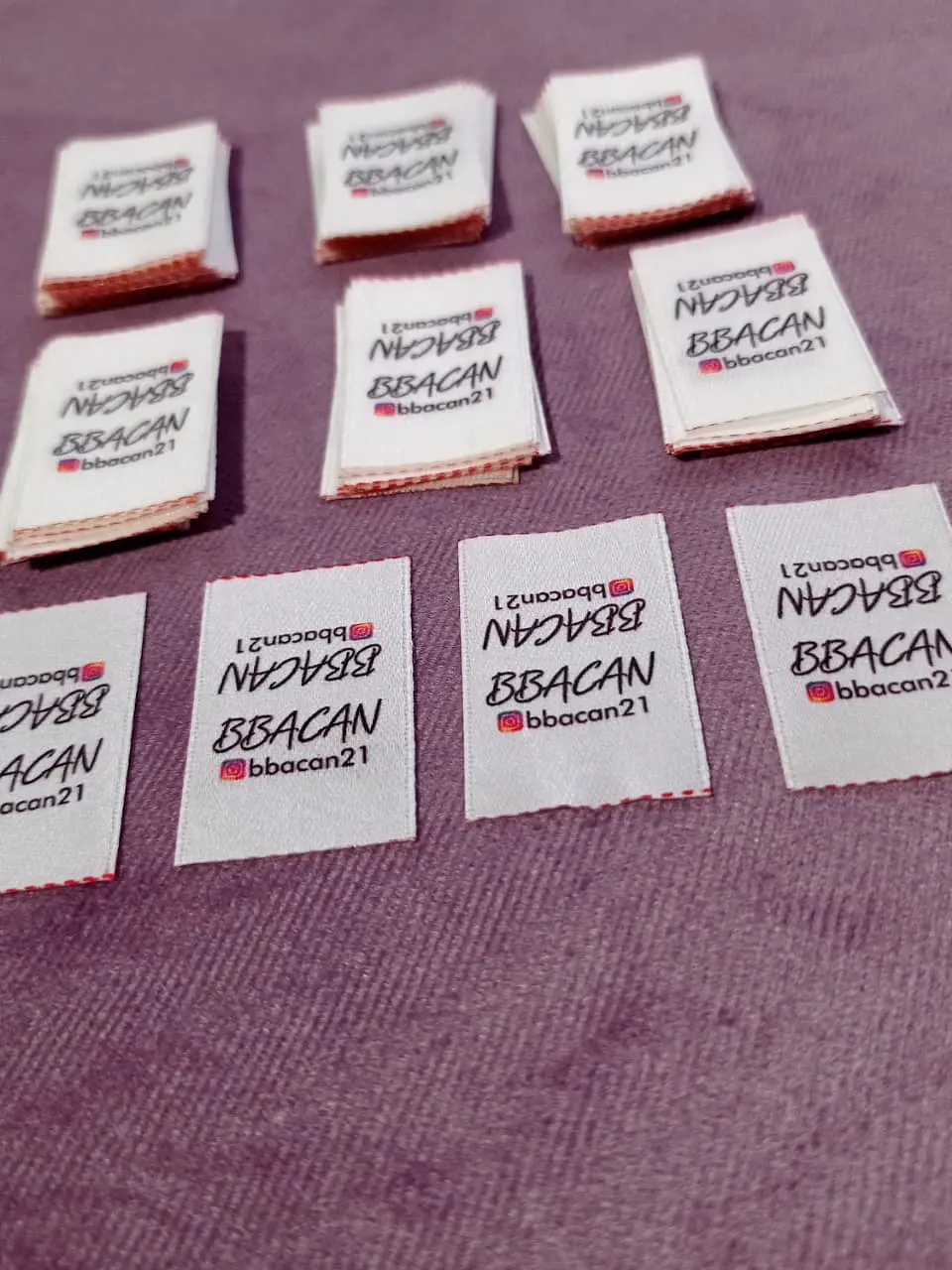 100 Etiquetas Mini tallas surtidas satín, para Accesorios Pequeños  1