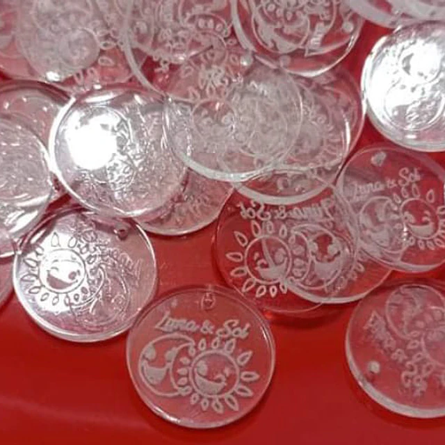 Dijes con logo personalizados 3