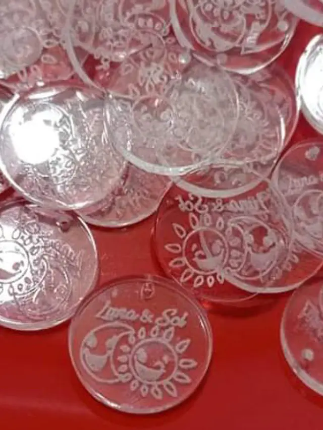Dijes con logo personalizados 3