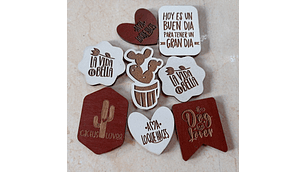 Imanes para refrigerador en madera grabados