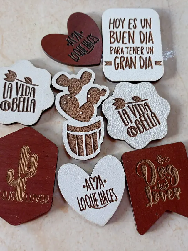 Imanes para refrigerador en madera grabados 1