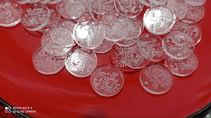 Etiquetas acrílicas 3x3 cms para ropa personalizadas con logotipo o texto