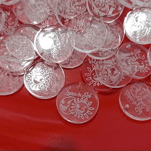 Etiquetas acrílicas 3x3 cms para ropa personalizadas con logotipo o texto