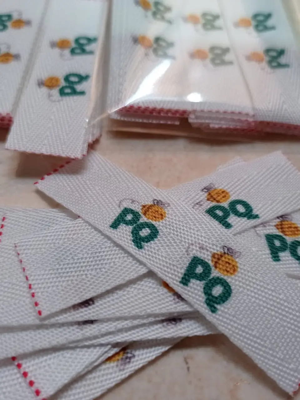 100 Etiquetas Espiga de 2 Cms Personalizadas fondo blanco, cortadas y selladas 4