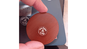 Dijes con logo personalizados