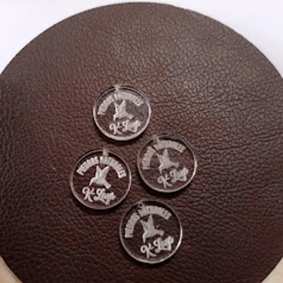 Dijes con logo personalizados 8