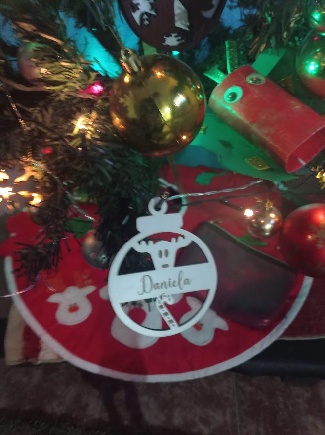 Adornos navideños con nombres personalizados