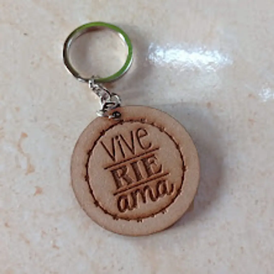 Llaveros con forma personalizada en madera 4