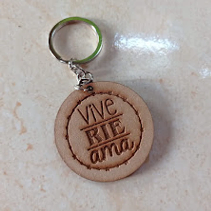 Llaveros con forma personalizada en madera 4