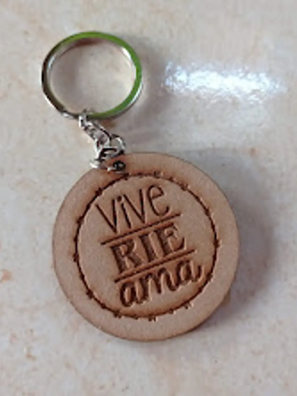Llaveros con forma personalizada en madera 4