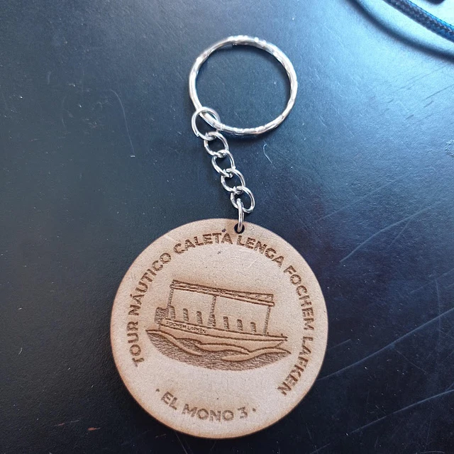 Llaveros con forma personalizada en madera 5