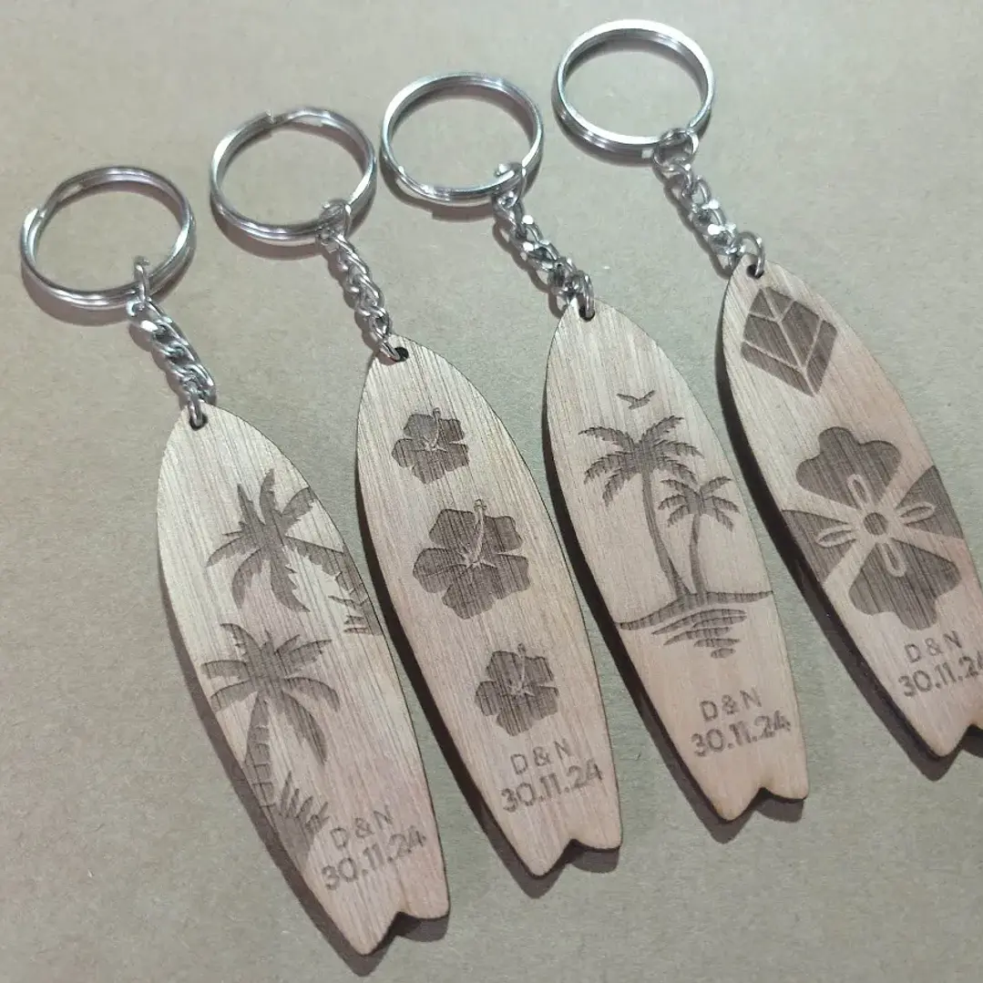 Llaveros con forma personalizada en madera 6