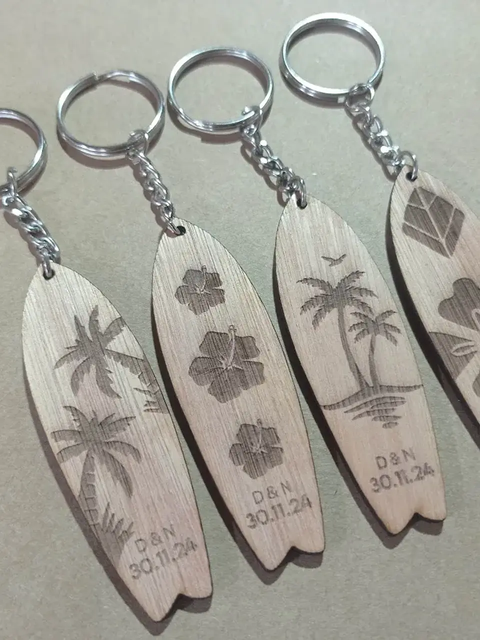 Llaveros con forma personalizada en madera 6