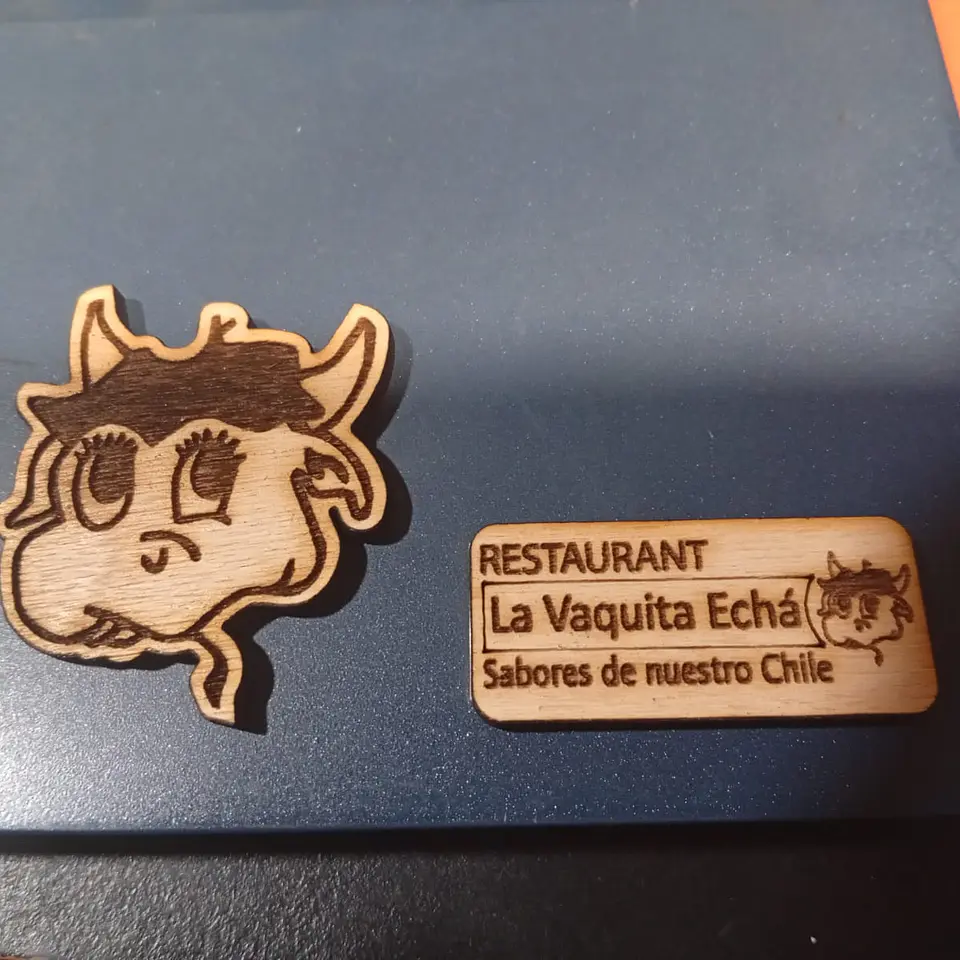 Pack 100 Etiquetas Madera personalizadas 2x2 cm 2