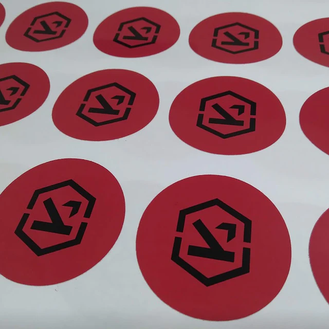 Pack 100 Stickers 5x5 o 5 cms personalizados 2