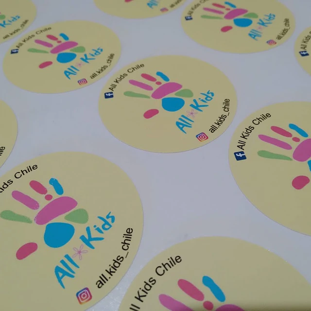 Pack 100 Stickers 5x5 o 5 cms personalizados 1