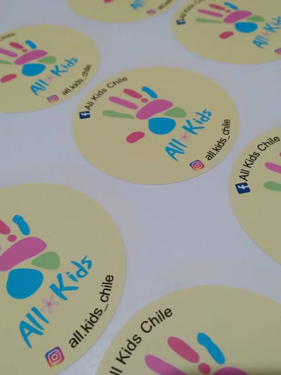 Pack 100 Stickers 5x5 o 5 cms personalizados 1