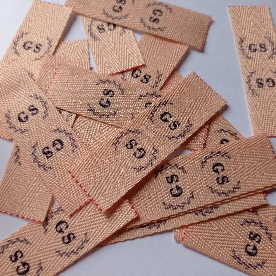 Pack 1.000 Etiquetas de costura personalizadas en Cinta Espiga 5