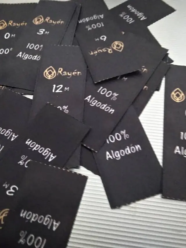 Pack 1.000 Etiquetas de costura personalizadas en Cinta Satín 2