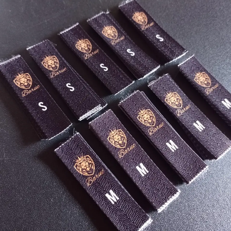 100 Etiquetas Espiga de 2 cms, con tallas surtidas 1