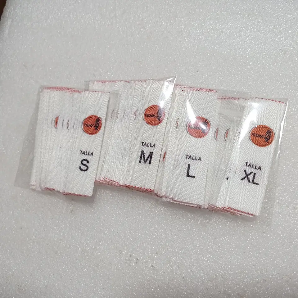 100 Etiquetas Espiga de 2 cms, con tallas surtidas 2