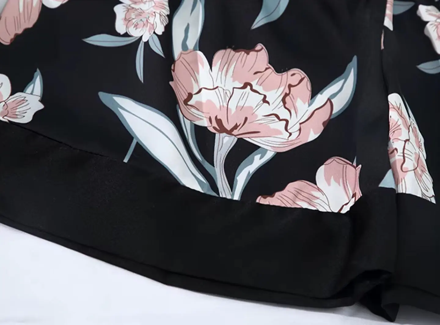 Pijama Satin Short Floreado Diseño Unico Negro Liso S 4