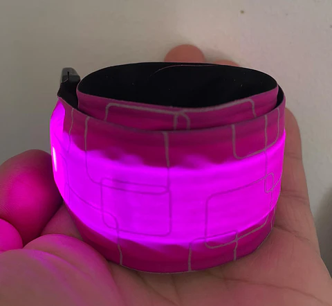 Brazalete Reflectante Recargable Ciclismo Running Deporte Rosa Chicle