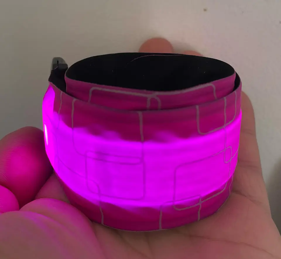 Brazalete Reflectante Recargable Ciclismo Running Deporte Rosa Chicle 2