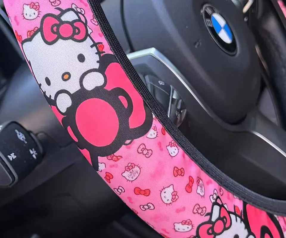 Cubridor De Volante Manubrio Diseño Para Autos Negro Diseño Rosa Chicle 3