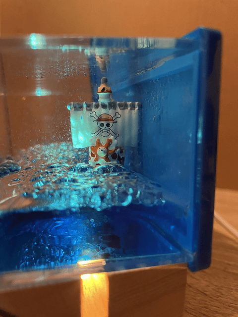 Barco One Piece Thousand Sun Agua Con Base De Luz Decoracion